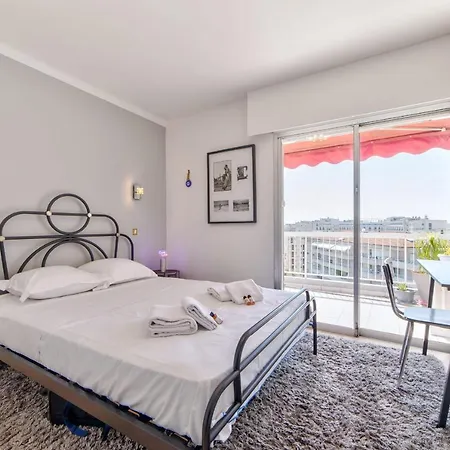 Marechal 2 Bedroom Flat * Cannes